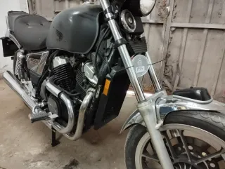 Moto custom Honda VT 500