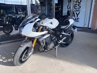 Triumph Speed Triple 1200 RR