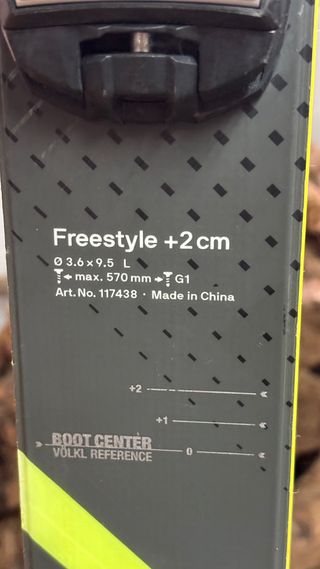 Esquís Volkl Revolt 87 con Fijaciones Jester Pro