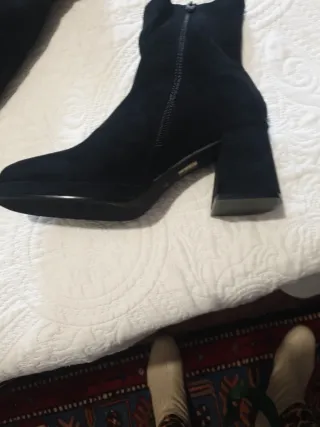 Botines  tipo ante negros tacón talla 41