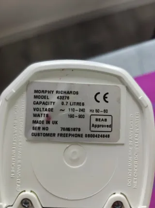 Hervidor Morphy Richards blanco