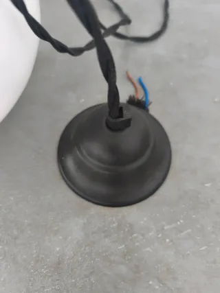 Lámpara de techo colgante blanca y negra