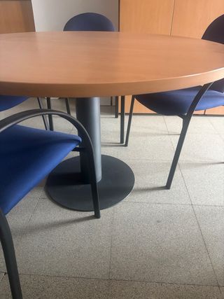 Tavolo da riunione rotondo con 4 sedie