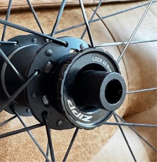 Ruedas ZIPP 1ZERO HiTOP SW Carbon 29” Boost