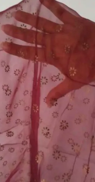 Pañuelo gasa estampado flores doradas