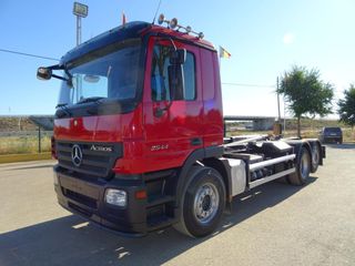 Mercedes AROCS 25 44-CAMIONES GANCHO