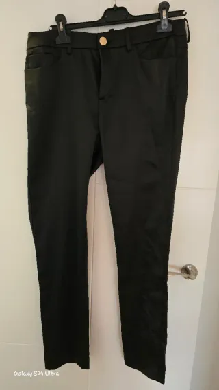 Pantalón de raso negro