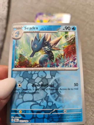 Carte Pokémon Zeraora VMAX e Seadra tornasol