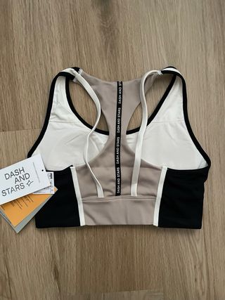 Top deportivo Dash and Stars blanco y negro