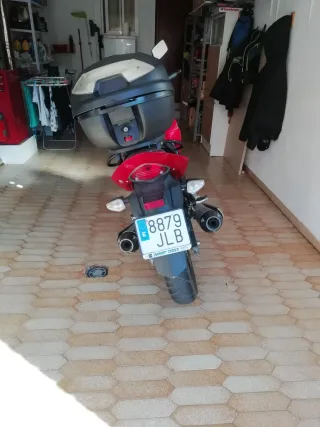 Suzuki 250 cc Naked Roja