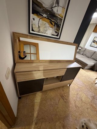 Armario con cajones y espejo