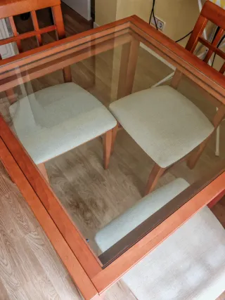 Mesa de comedor con sillas