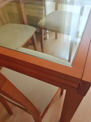 Mesa de comedor con sillas