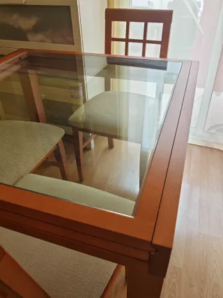 Mesa de comedor con sillas