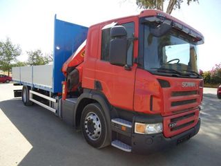 Scania P 230-CAMIONES GRUAS