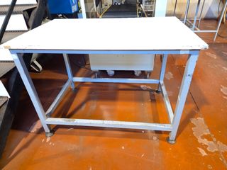 Mesa metálica y madera 121x80x89