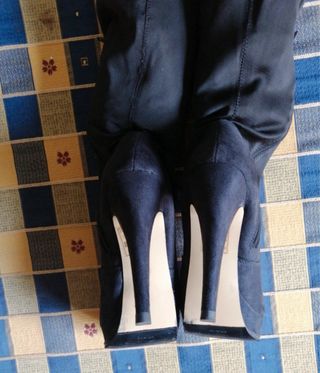 Stivali alti neri con tacco