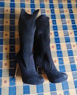 Stivali alti neri con tacco