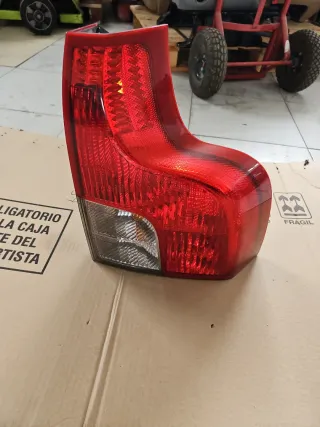 Piloto trasero derecho Volvo XC90 2010