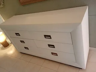 Aparador de madera maciza con cajones blanco