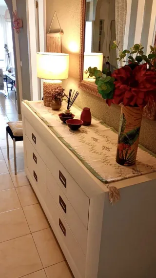 Aparador de madera maciza con cajones blanco