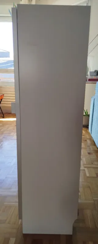 Mueble vitrina Billy Hogbo con puerta de cristal