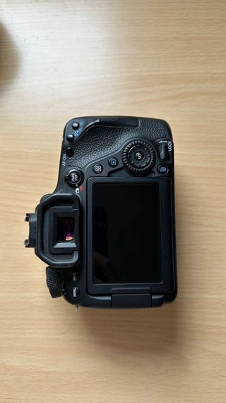 Canon EOS 80D + 2 Objetivos + baterías + mochila