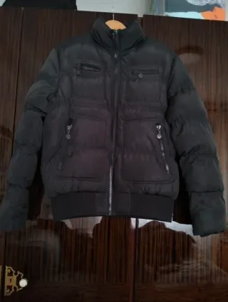 Abrigo acolchado gris hombre