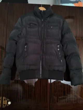 Abrigo acolchado gris hombre