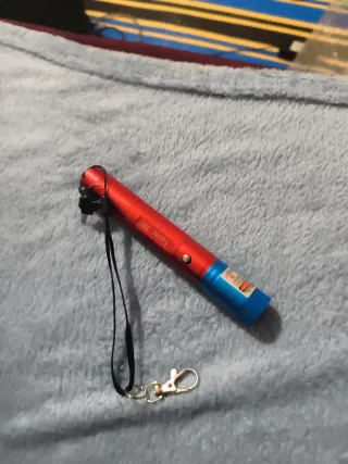 Láser rojo con llave