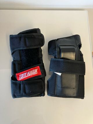 Casco y protecciones Tony Hawk para skate (adulto)