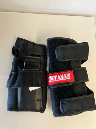 Casco y protecciones Tony Hawk para skate (adulto)