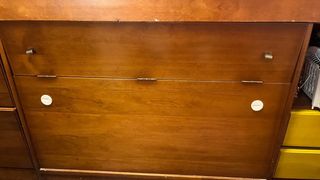 Cama alta de madera con cajones