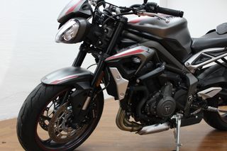 TRIUMPH STREET TRIPLE R| 2023 | 2.335 Km