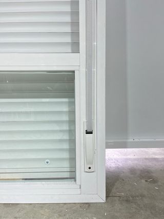 Ventana aluminio corredera con persiana