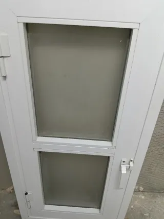 Ventana aluminio abatible 40×1,10 de alto