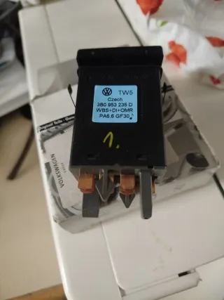 Conmutador luces emergencias nuevo. Passat 2003