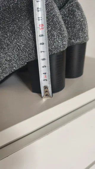 Botas altas de brillantes plateada para fiesta