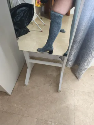 Botas altas de brillantes plateada para fiesta