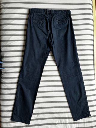 Pantalón Mango slim fit azul.