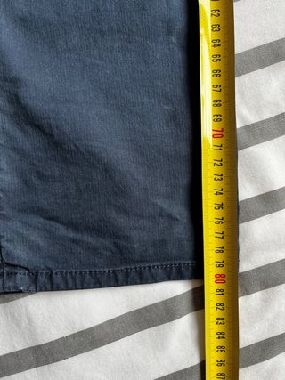 Pantalón Mango slim fit azul.