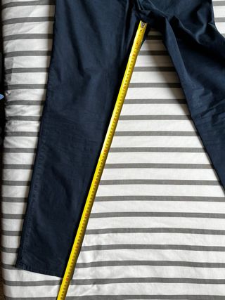 Pantalón Mango slim fit azul.