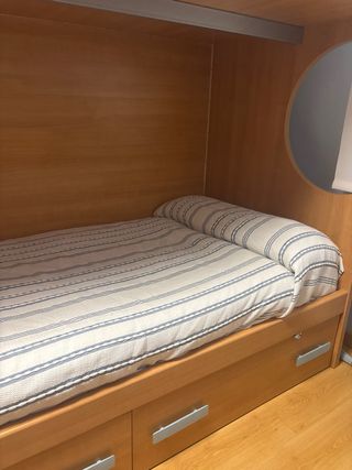 Literas de madera y metal