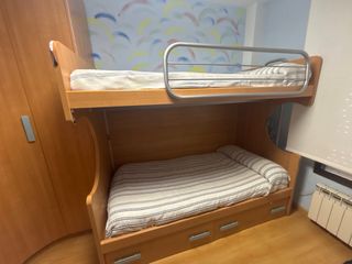 Literas de madera y metal