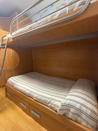 Literas de madera y metal