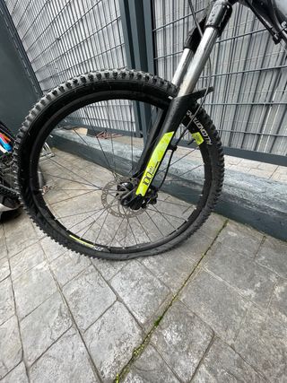 Bicicleta Rockrider Negra y Amarilla