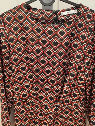 Vestido Mango estampado geométrico.