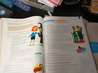 Tres libros de 5 de Primaria de Lengua, es. SM