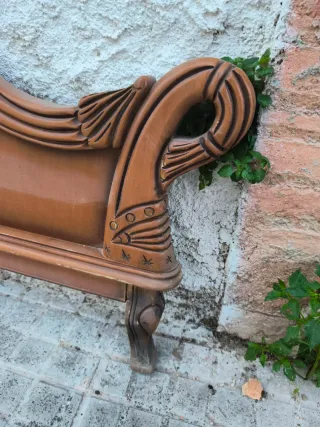 Cabecero de cama antiguo de madera