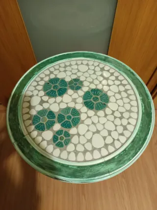 Mesita auxiliar redonda decorada